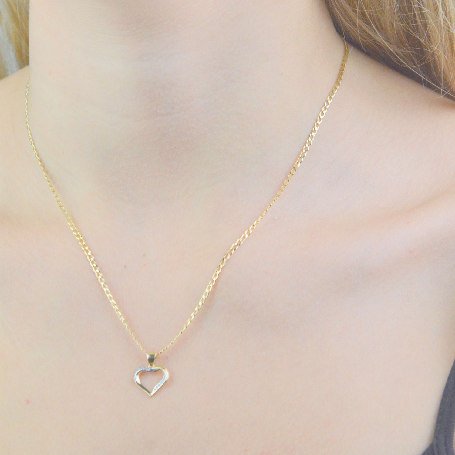 Zawieszka złota serce z cyrkonią próba 585, ZA 7314 585 Zawieszka złota serce z cyrkonią próba 585, ZA 7314 585. Wisiorek został wykonany z wysokiej jakości złota próby 585.jpg